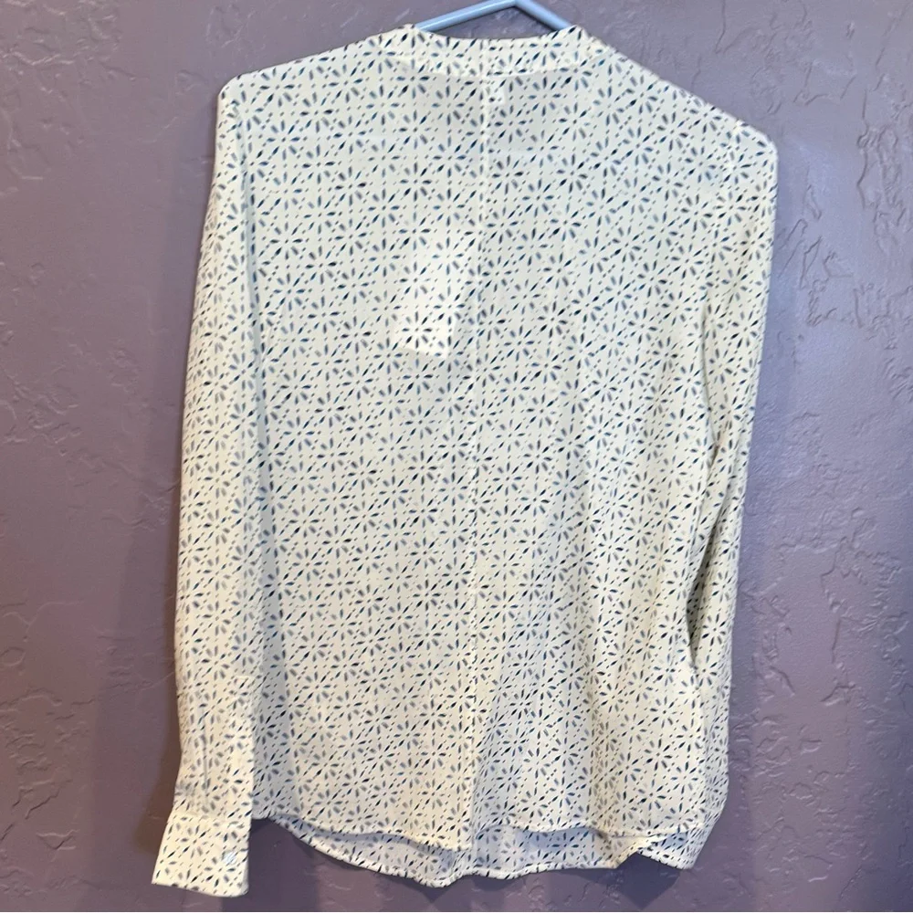 🔖 NWT Hugo Boss Cream and Blue Silk Blouse - 4 - Picture 4 of 6